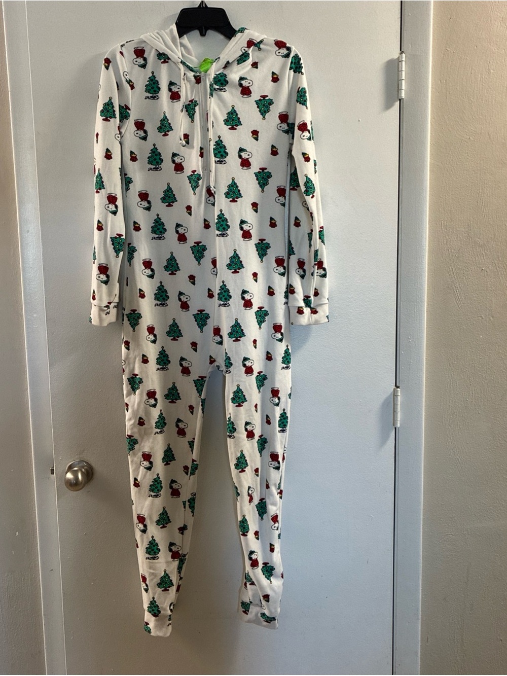 Peanuts White Kids Hooded Footie with Green Christmas Trees & Red Snoopy Hats